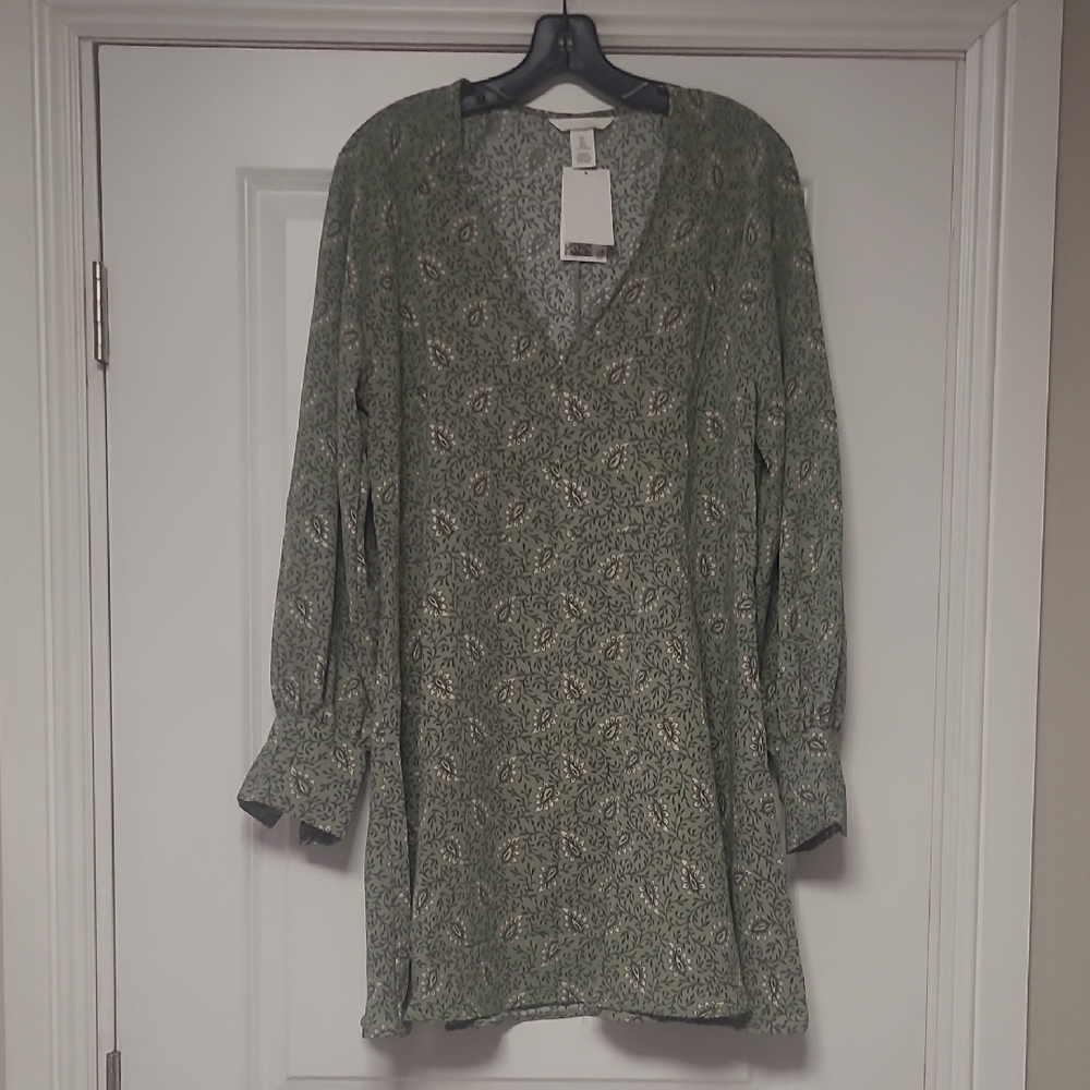 H&M Green V-Neck Cuffed Sleeve Sweater Dress